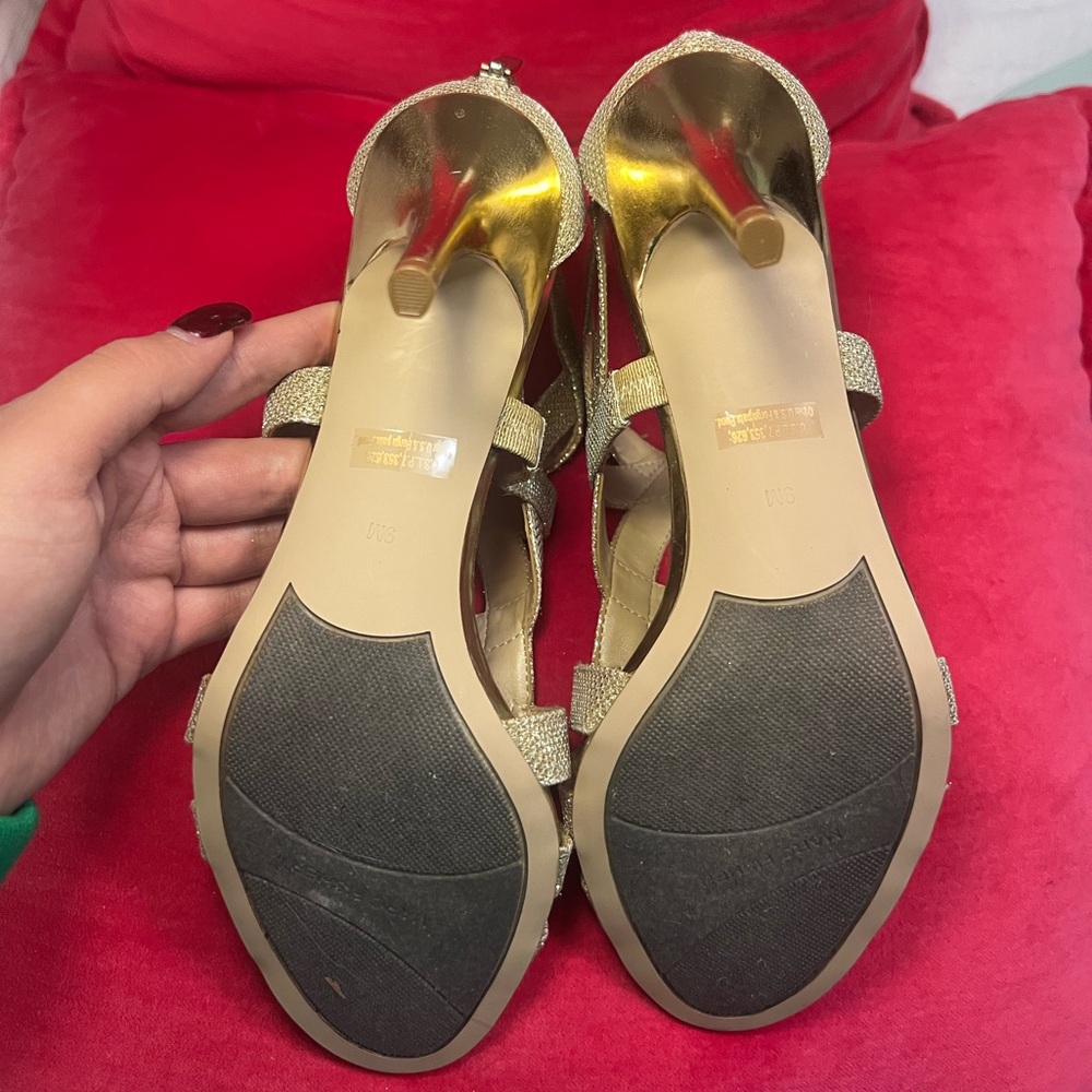 Marc Fisher Gold Textured Women's Heels - Picture 4 of 4